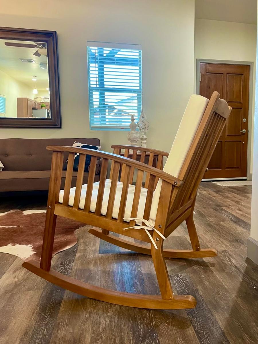 Gorgeous chair and rich quality!