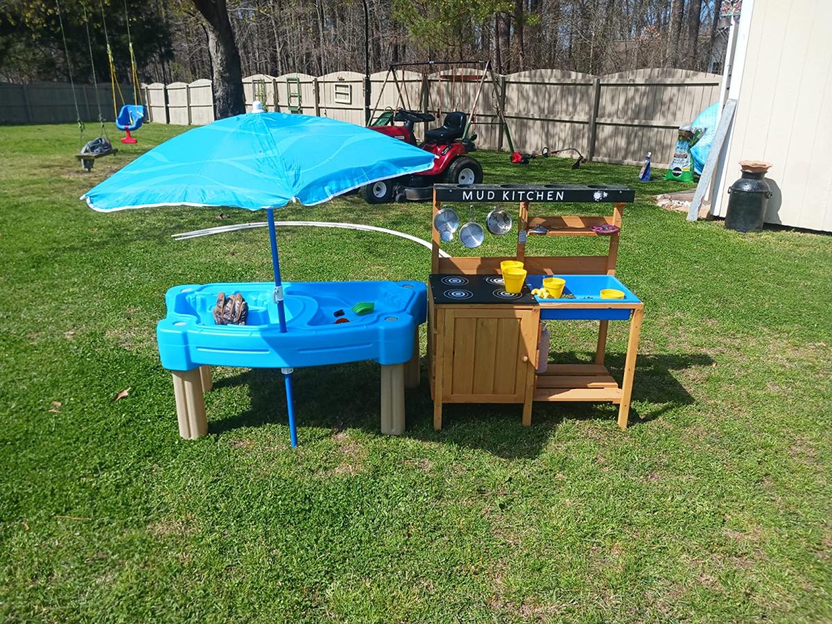 Great play kitchen! So cute!