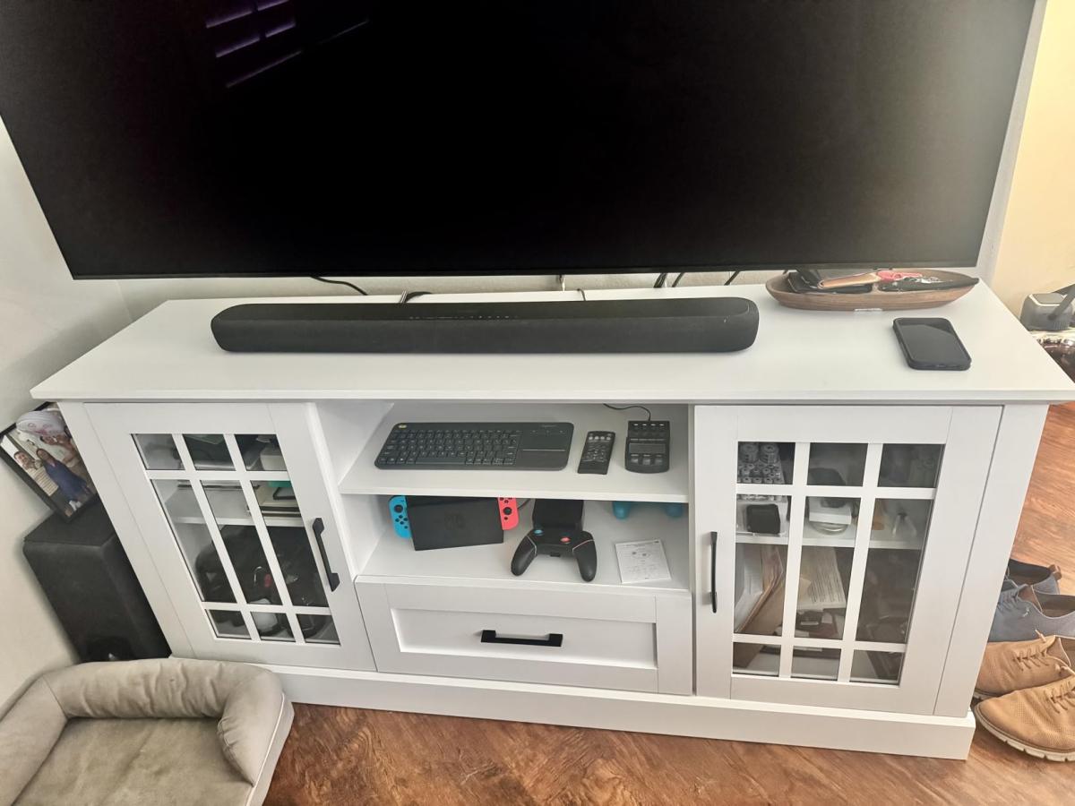 Beautiful farmhouse tv stand