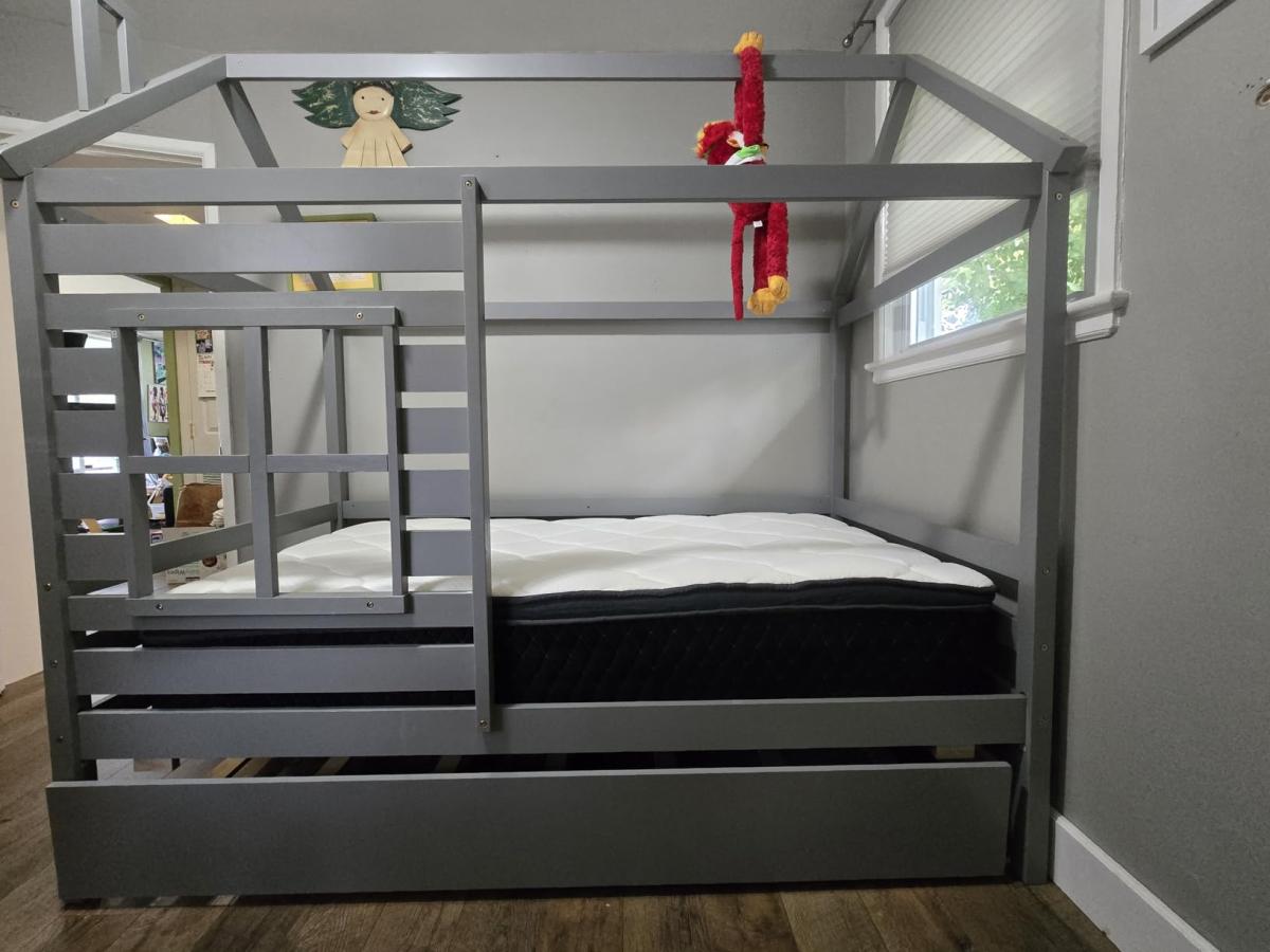 Cute trundle bed