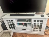 Beautiful farmhouse tv stand