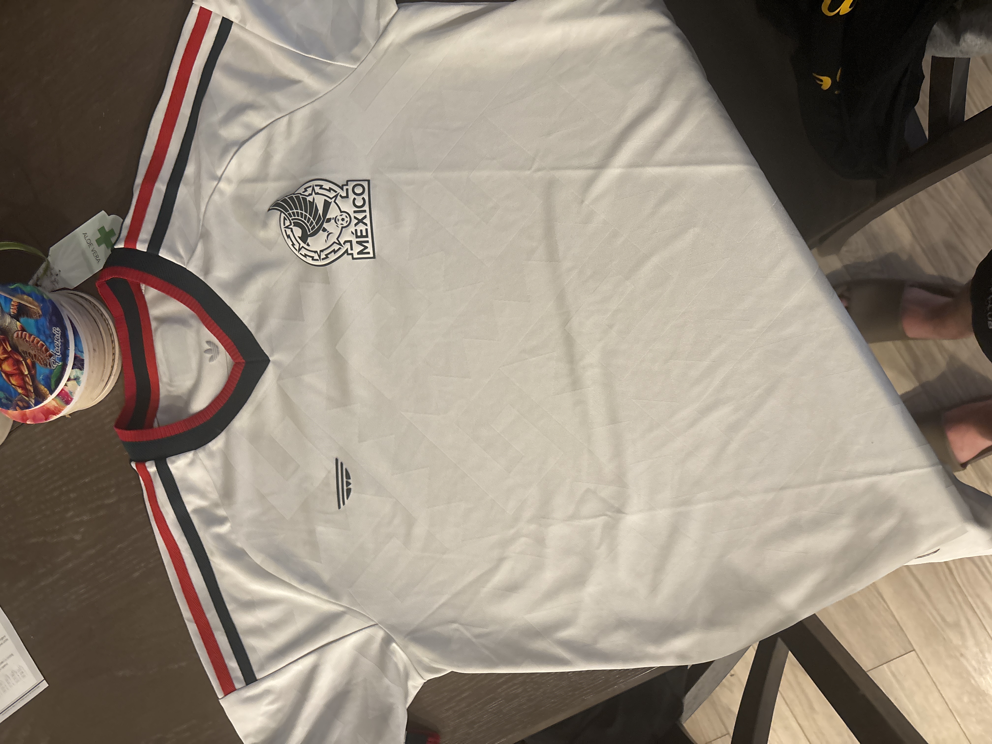 Jersey seems to be poor quality or fake