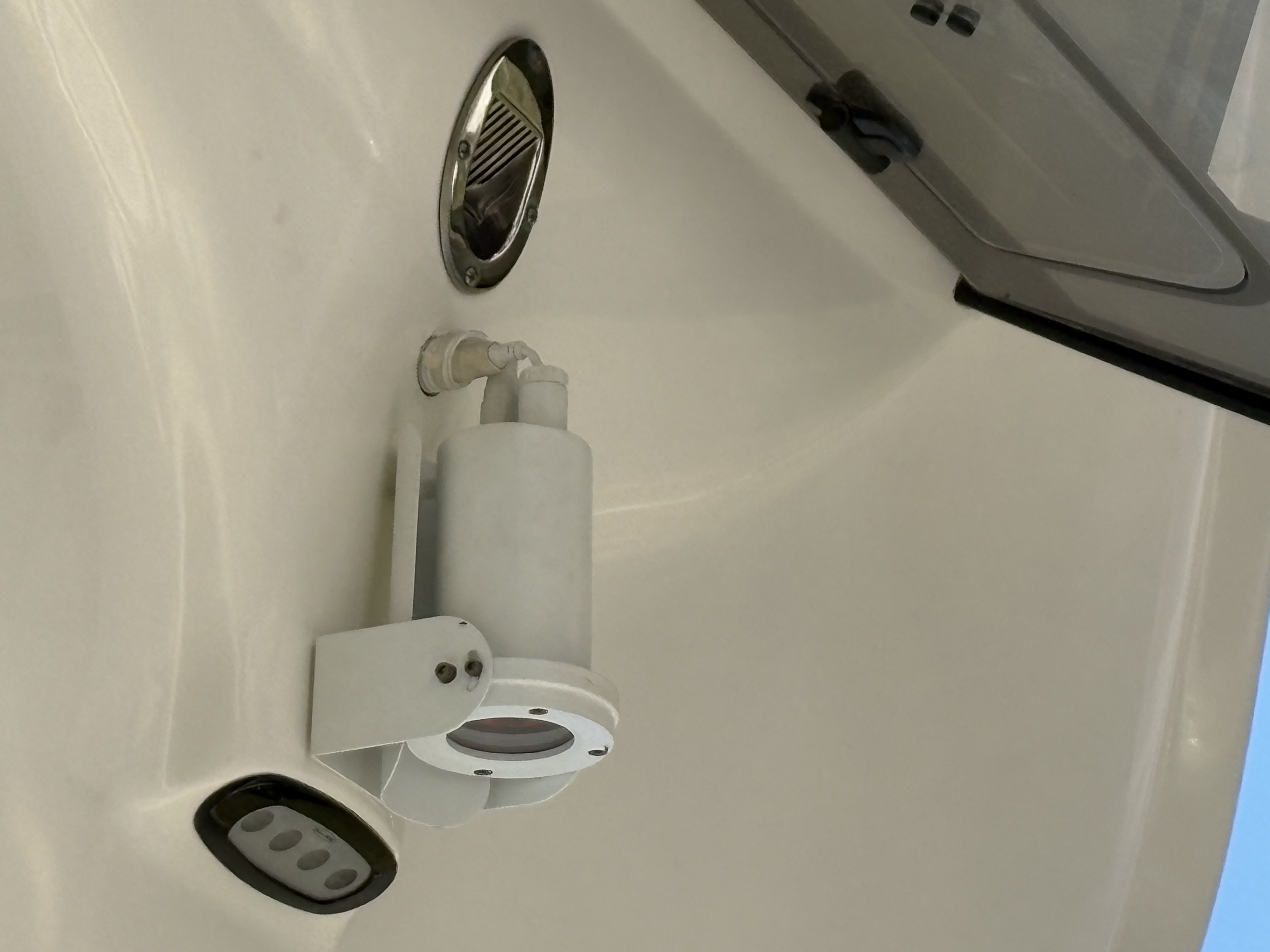 Fits well on Sea Hunt 275 Ultra