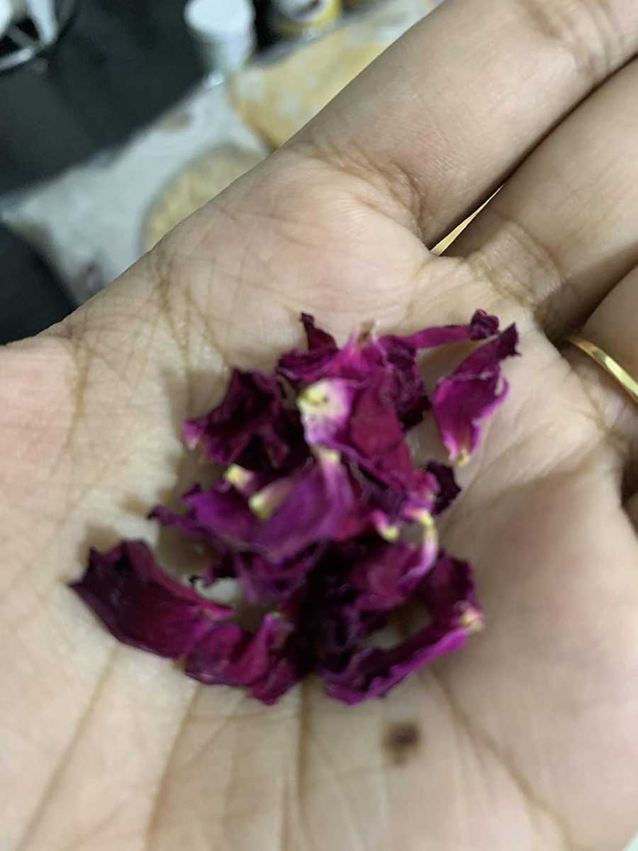Pure dried rose petals. No adulteration.