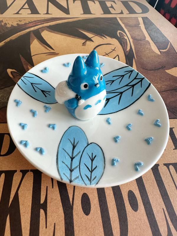 Absolutely love this Totoro dish! The colors are even prettier in person. Perfect for my earrings!