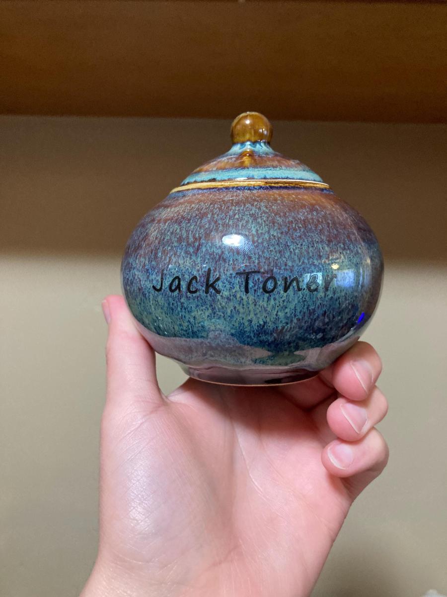 Beautiful urn. Perfect size for what I needed. Arrived on time. Greatly appreciated.