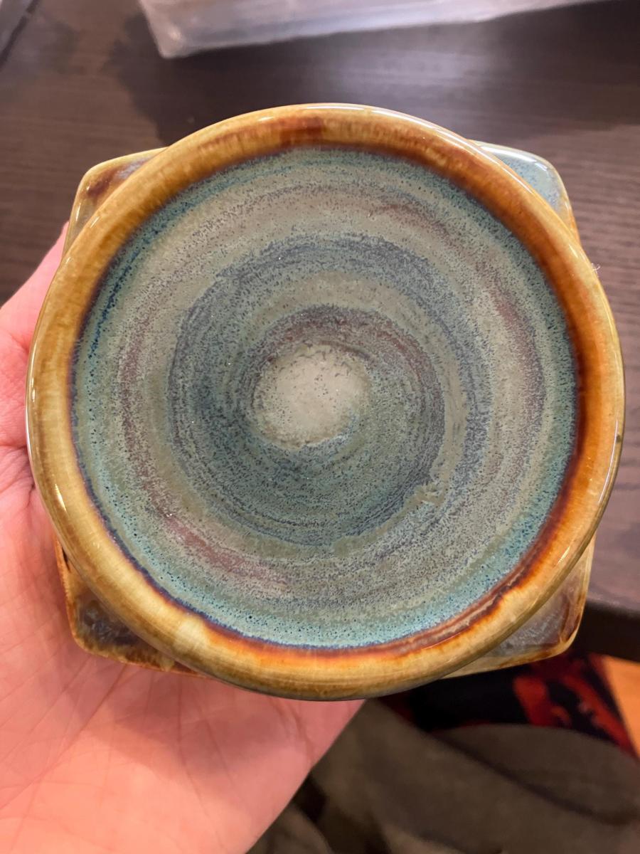 This is a beautiful urn, pictures do not do it justice. The seller customised the name exactly as I wanted, and it arrived safely packaged. 100% recommend.