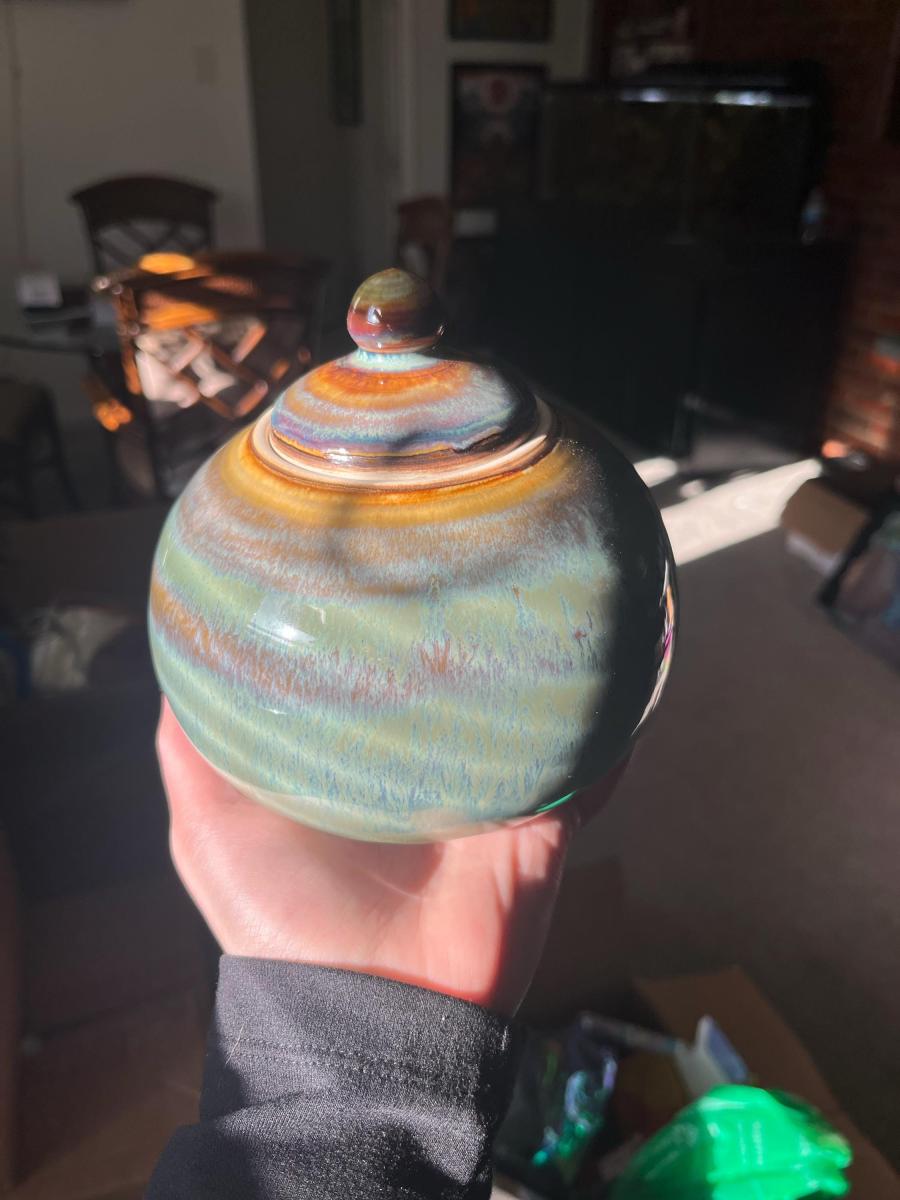 These urns are so beautiful