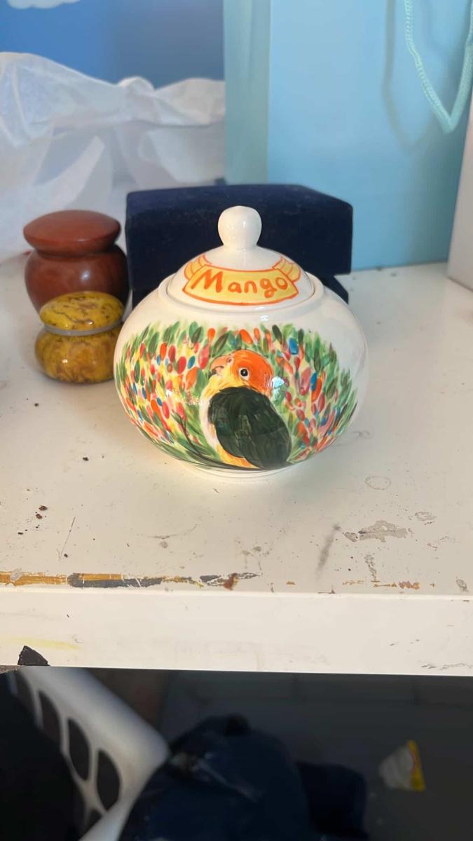 This urn was made with love and care, the details are amazing.