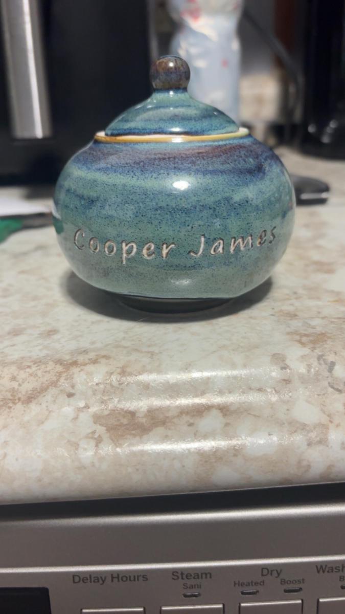 The urn is beautiful and makes a great tribute for my dog.