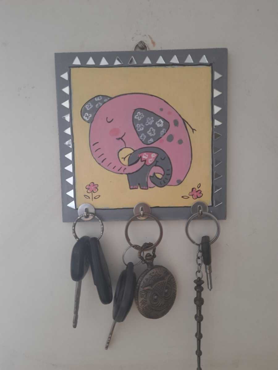 Keychain holder