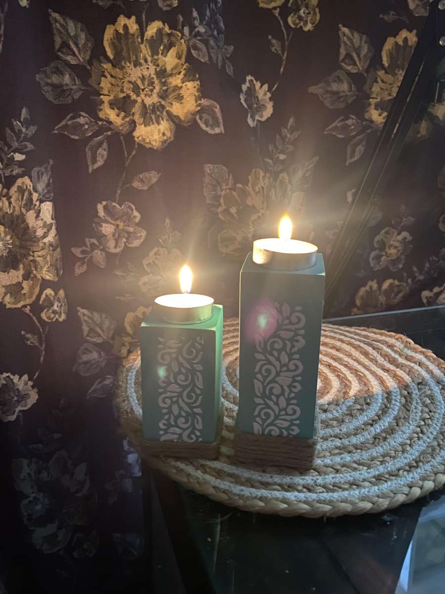Tea light holder