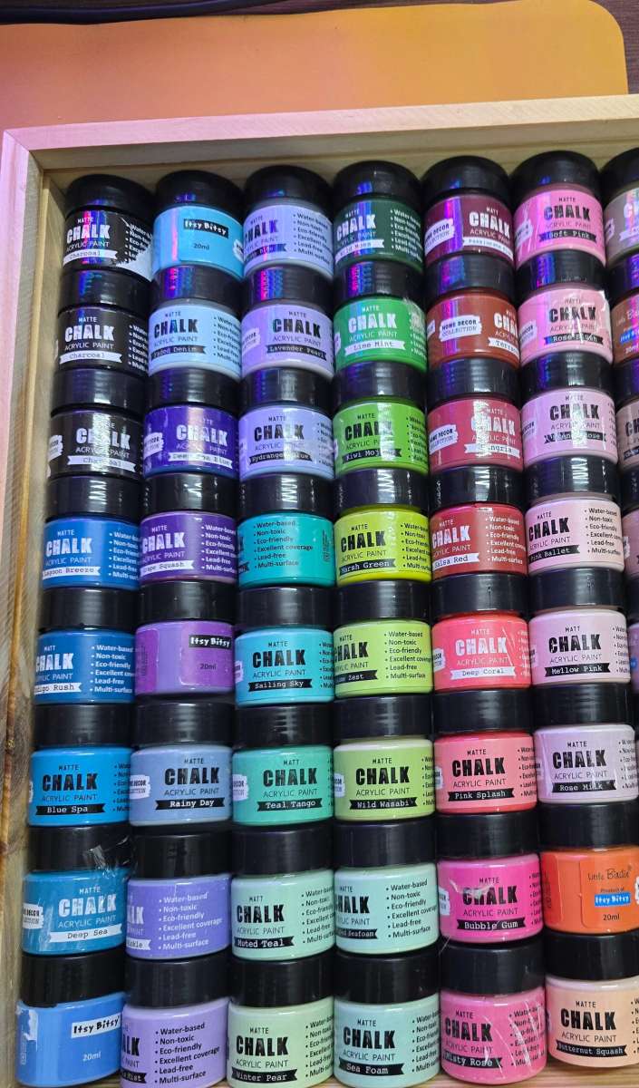 Good colors but low quality bottles and labels with bad packing