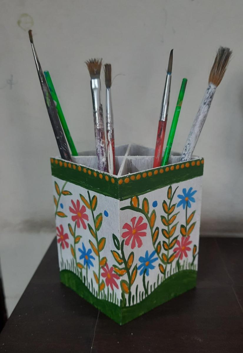 Good option for pen stand with artistic touch