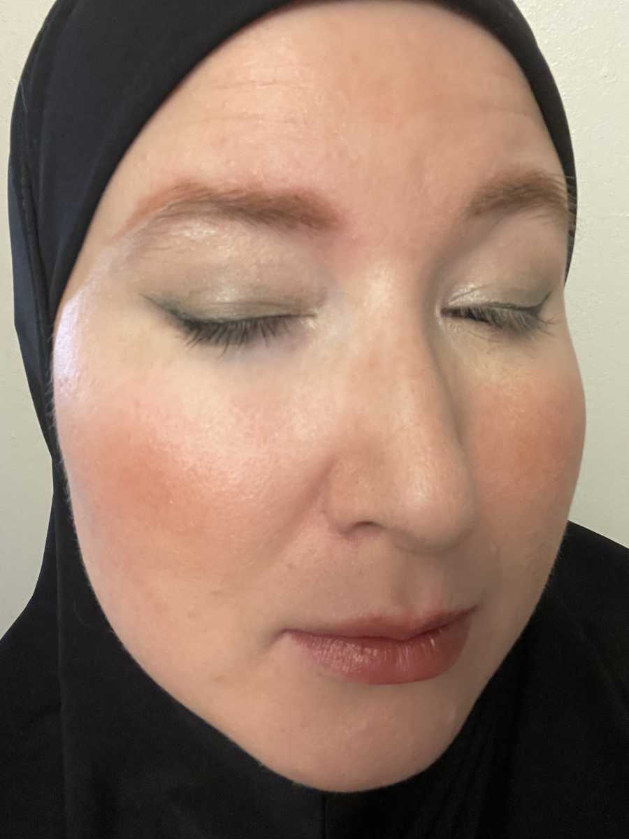 Highly pigmented and stays after wudu!